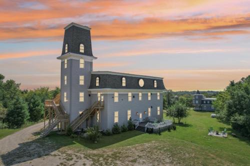 Fort Atkinson Villa | The Starlight Tower Manor, River, Arcades, Observatory, Theater