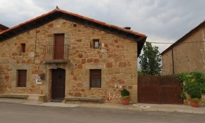 Hontoria del Pinar Cottage | The Stone House of the Village for 10 people