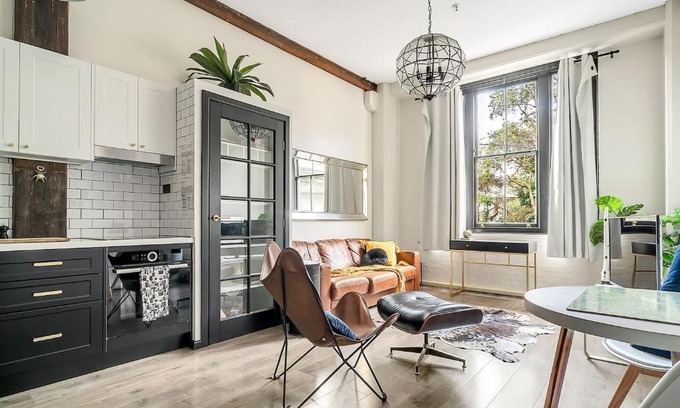Darling Harbour Apartment | The Stylist's House - A Chic Inner City Landmark