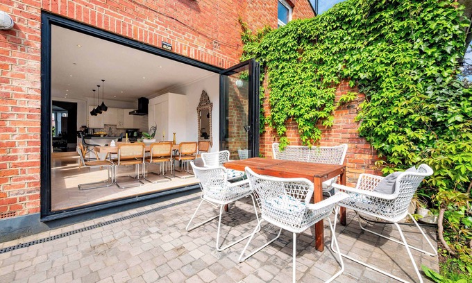 Mapesbury House | The Suburban Bliss Su