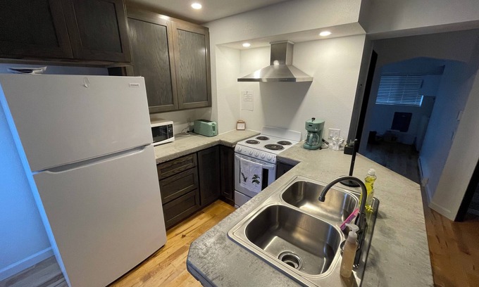 Marshfield Apartment | The Suite on Maple, walking distance from downtown.