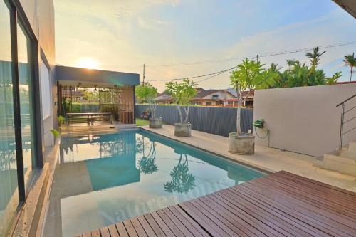 Taman Mewah Villa | The Summer Villa by Nature Home