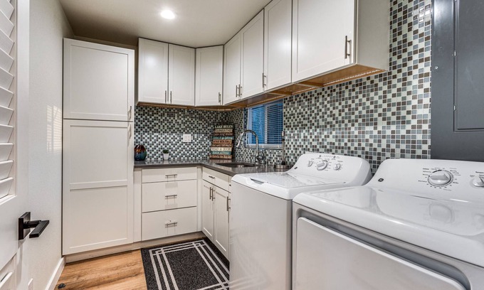Comanche Point At Point Venture House | The Sunny Escape: Lakefront Townhome by Barclé