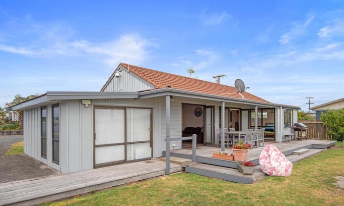 One Tree Point House | The Sunrise Bach - One Tree Point Holiday Home
