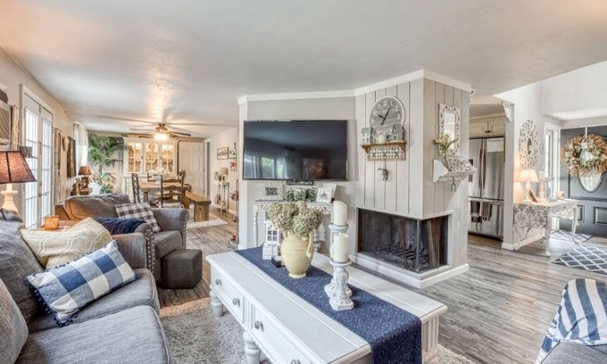 Holbrook House | The Sweet Escape-25mi drive to "The Hamptons"