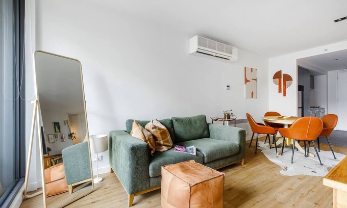 East Melbourne Apartment | The Sweet Escape Trendy Chic with Rooftop Pool