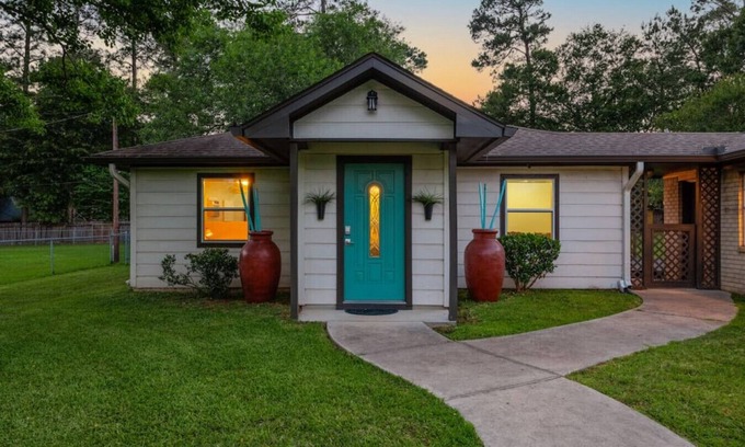 Decker Prairie House | The Texas-Sized Studio is in a quiet neighborhood and is close to many amenities