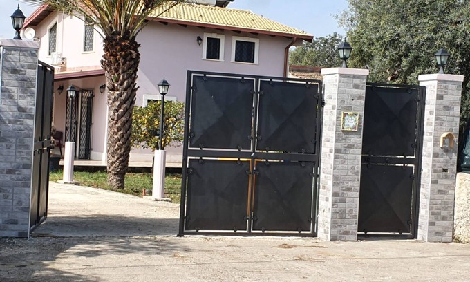 Solarino Villa | The three Floriana flowers