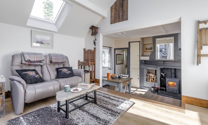 Llwyngwril House | The Tin House - One Bedroom House, Sleeps 2