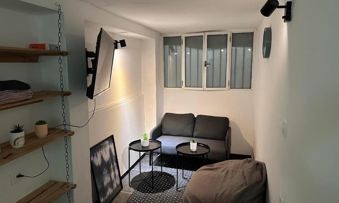 Neve Tzedek Apartment | The Tiny Oasis Of Neve Tzedek