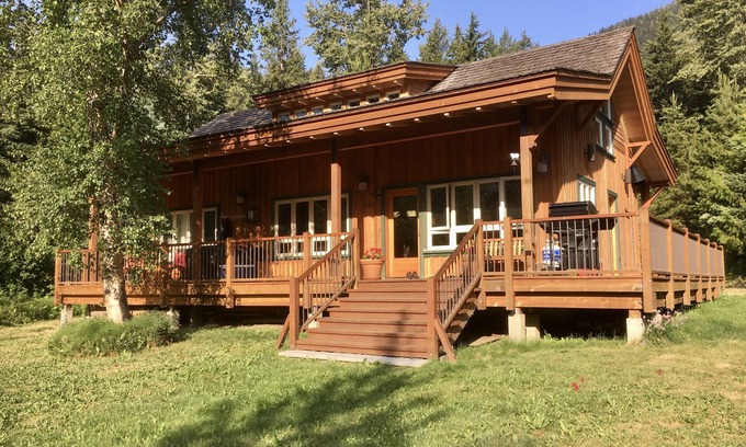 Gold Bridge Cabin | The Trailhead : Lakefront Cabin @ Tyaughton Lake