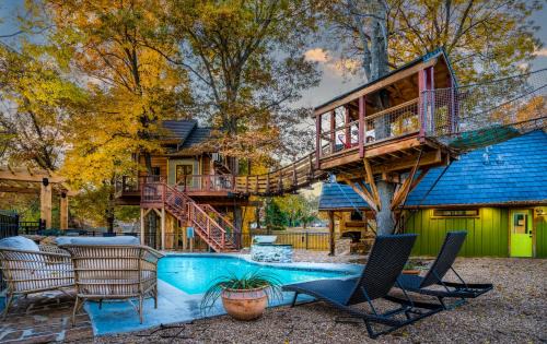 Bentonville Villa | The Tree House in Bentonville