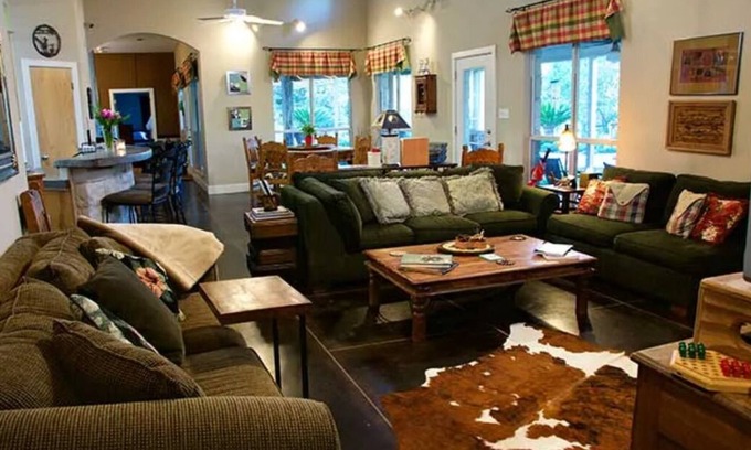 Jeddo Cabin | The Treehouse & The Ranch House at Davis Ranch Retreat