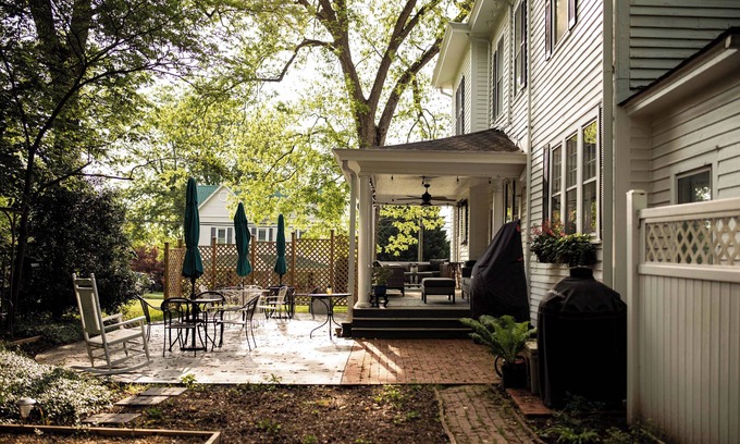 Newton Bed & Breakfast | The Trott House Inn