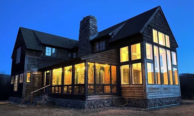 Wise River House | The Trout House is a river front 3-bedroom house in marvelous Wise River MT