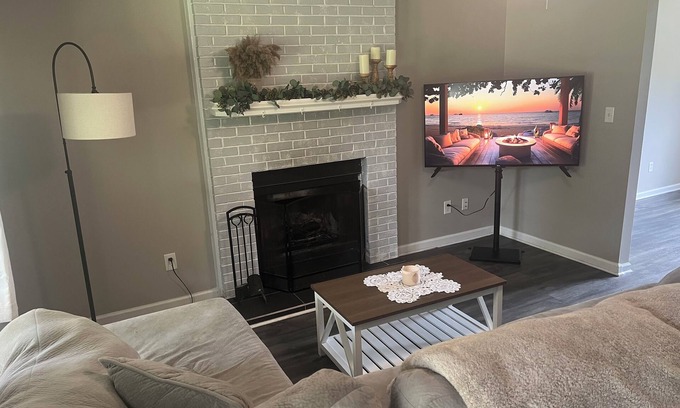 Westgate House | The Tucked Inn - Spacious 3BR Home with Huge Backyard Near Lejeune & Beaches