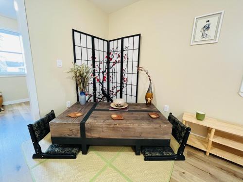 Southeast Salem Apartment | The Twin Flats, Audrey and Far East Escape