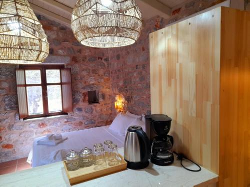 Omales Apartment | The Two Carob Trees, Traditional Stonehouse, Nikandri, Pirgos Diros
