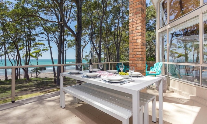 Denhams Beach Villa | THE ULTIMATE EXPERIENCE- DIRECT BEACH FRONT VILLA WITH AMAZING VIEWS