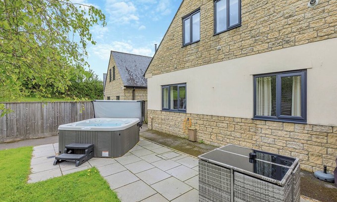 Middlezoy Cottage | The ultimate spacious and modern two storey cottage.