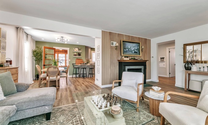 Mankato House | ~The Urban Oasis~Modern