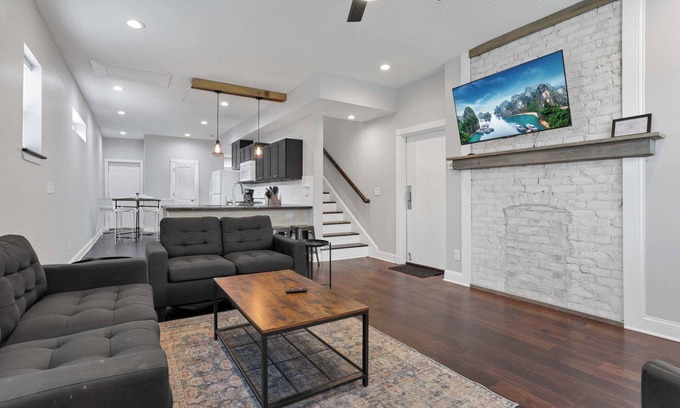West Columbus House | The Urban Roost - 2 BR 2 Bath 4 Beds