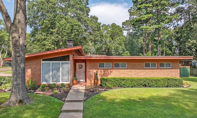 Texarkana House | The Vibe at the Park