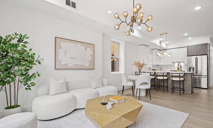 The Heights Apartment | The View – 20 Min to NYC