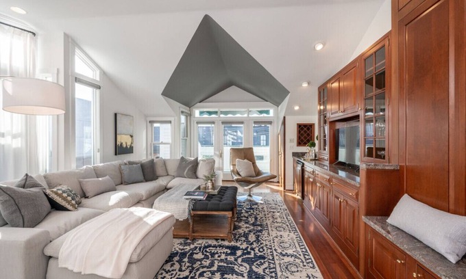 Mount Adams Condo | The Views at Centennial House