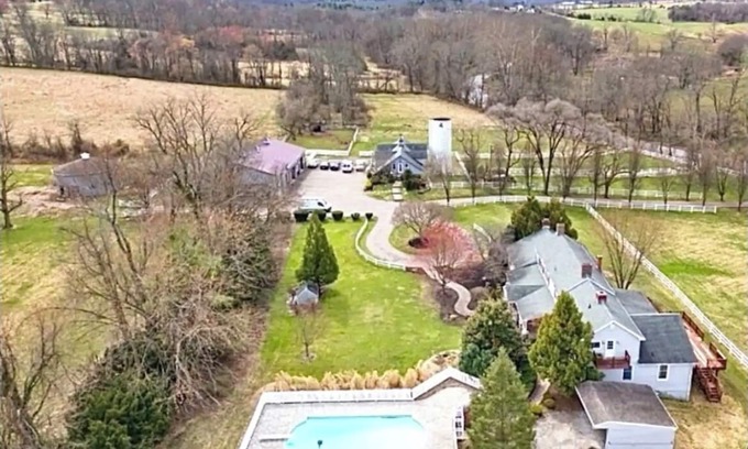 Neshanic Other | THE VILLA FarmnSleeps20+