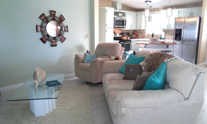 The Villages House | THE VILLAGES, EZ access to shopping + squares, Pet Friendly, remodeled.