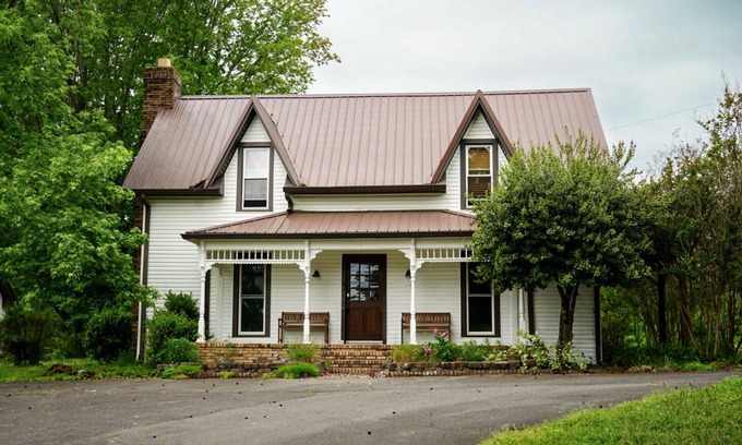 Ashland City House | The Vintage Inn - Nashville Private Lake Getaway