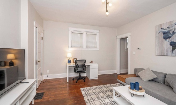 Hyde Park Condo | The Vista View Villa 1 – Amazing Getaway for 2!