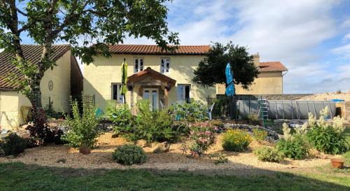 Le Dorat Bed & Breakfast | The Walnut Tree Chambre d'Hotes