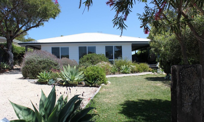 Port Elliot House | "The Watson" Port Elliot