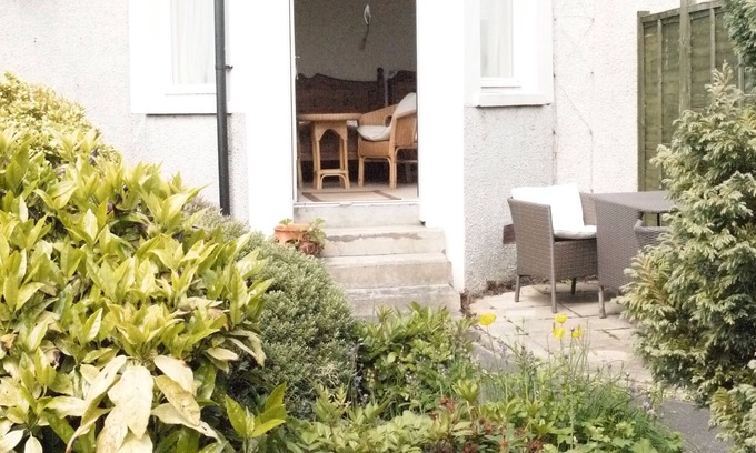 Cowdenbeath House | The Wee Hauf - cosy, modern, excellent location for exploring Scotland