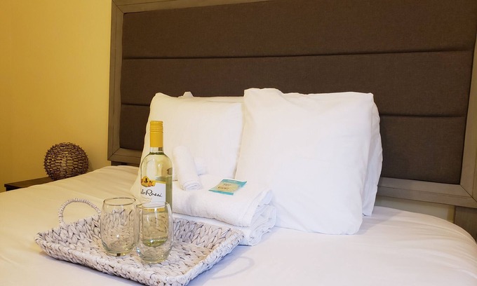 West End Apartment | The West Loft at Dartmouth Avenue *New 1-Bed Apt