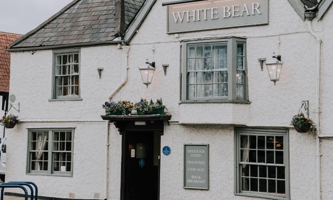 Devizes Bed & Breakfast | The White Bear