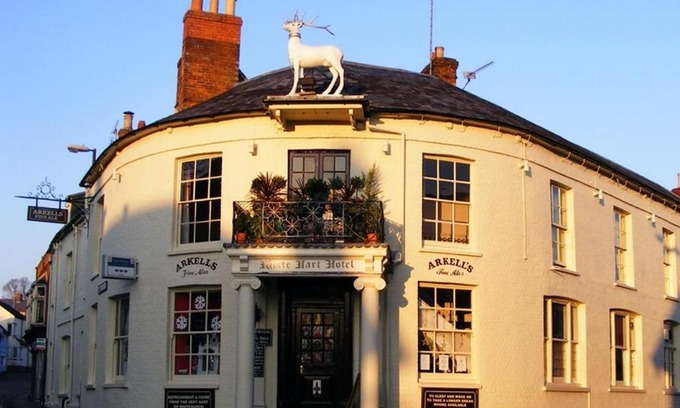 Whitchurch Hotel | The White Hart