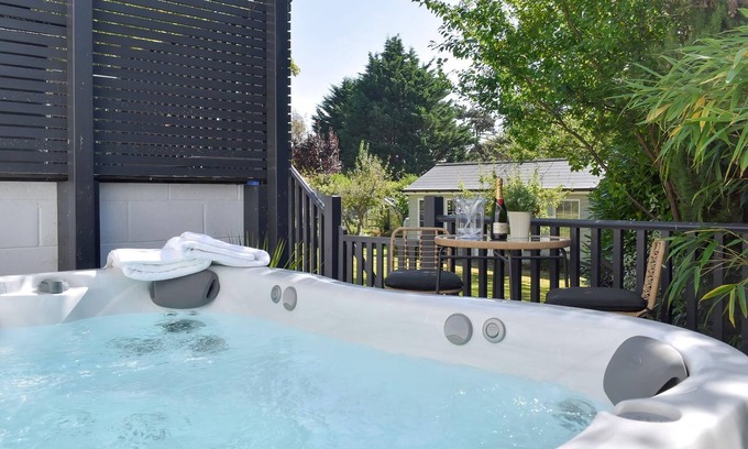 Worthing Cottage | The White House Retreat
