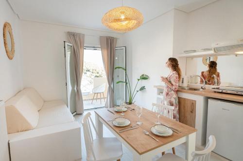 Poros Hotel | The White Rose Hotel