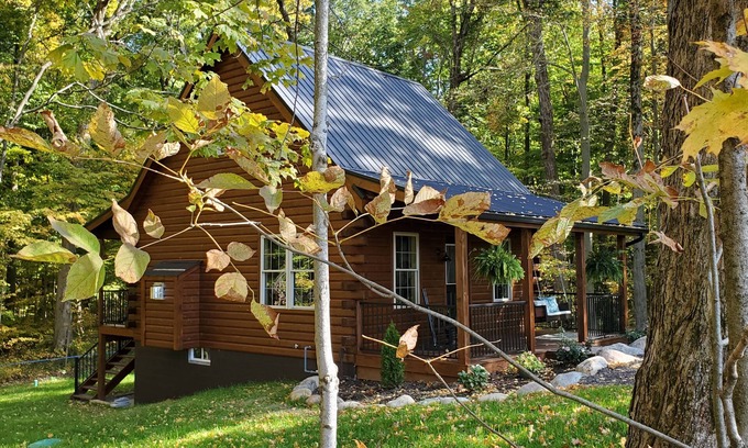 Mesopotamia Cabin | The Wildflower - Private cabin in wooded setting