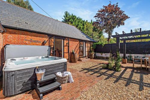Westmarsh House | The Willows by Bloom Stays