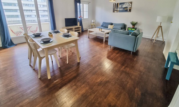 Quartier Chorier-Berriat Apartment | The Woodland at Grenoble ๐ฐ #CZ