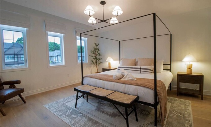 Midland House | The Wright House - Modern 3BDRM home in Midland!