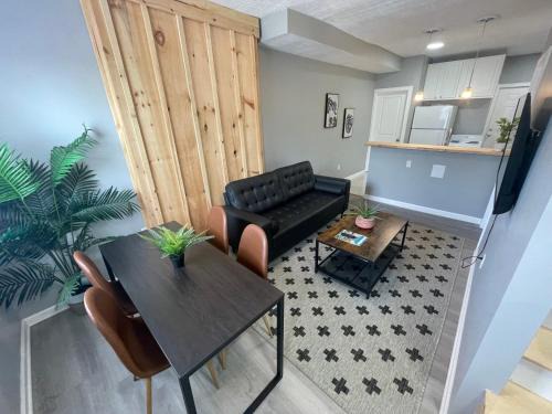 West Columbus House | The Yale Townhouse 2 - 2BR