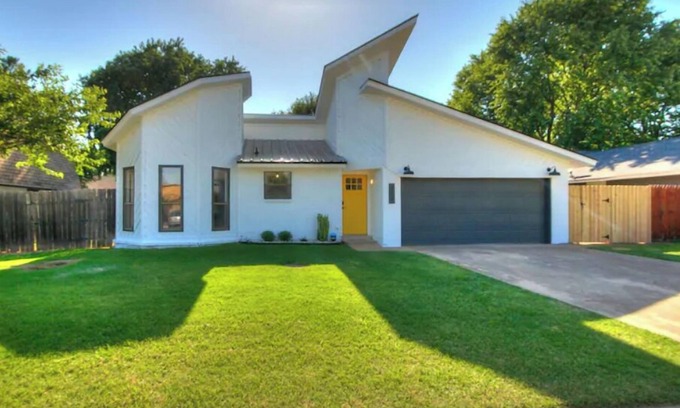 Norman House | The Yellow Door - West Side Norman Retreat & Pool