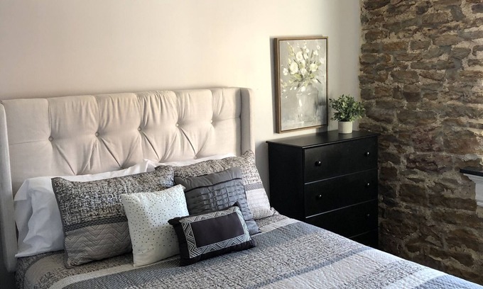 Iola Apartment | The Zahn suite is on the historic square in Iola, Kansas