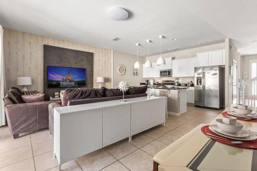 Loughman House | Themed Mickey Bedroom 4BR at Solterra R SR4799