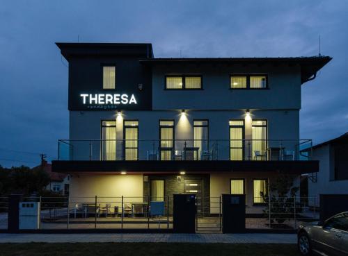 Kiskunmajsa House | Theresa Vendégház